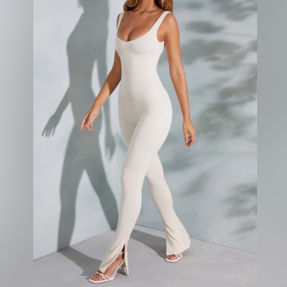 Oh Polly Axelle Sweetheart Neckline Flare Hem Cream Jumpsuit Size 12 NWT